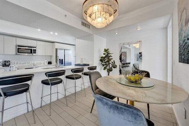 Building Photo - 2600 E Hallandale Beach Blvd