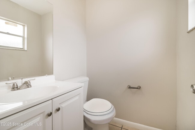 Building Photo - 2495 E Sherwood Cir