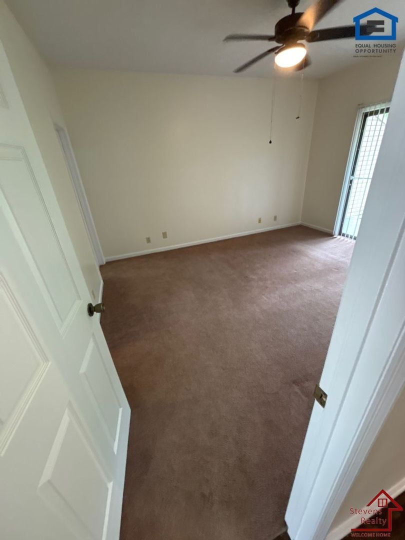 Building Photo - 419 Oriole Dr