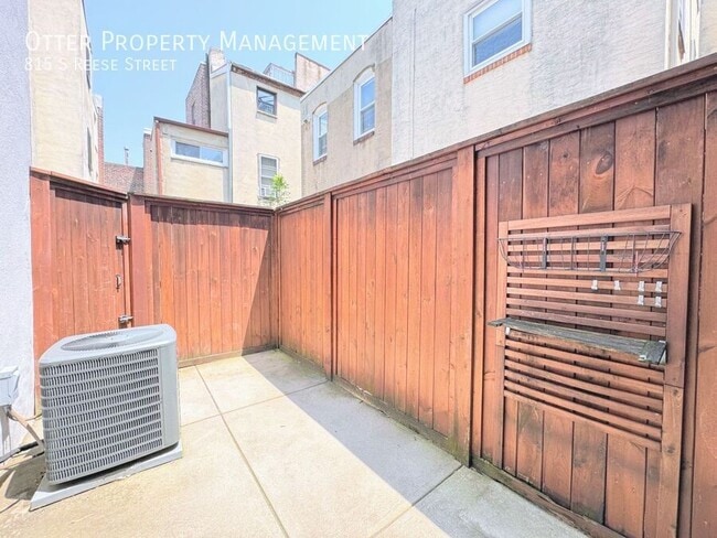 Building Photo - 815 S Reese St