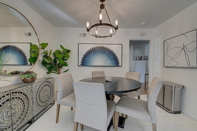 Building Photo - 444 N Shattuck Pl