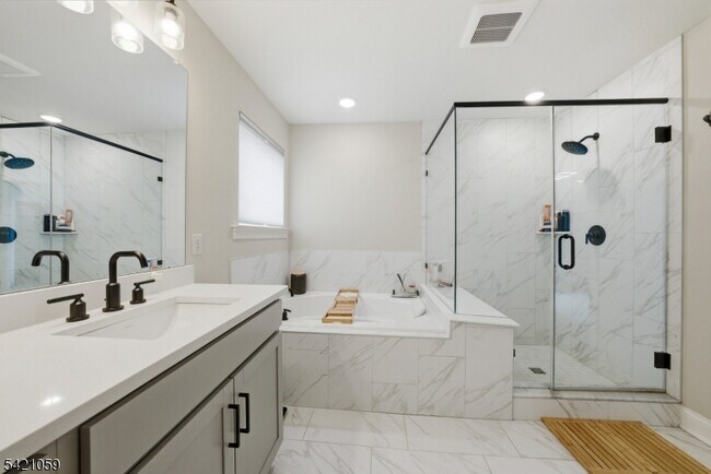 Building Photo - 12 Marigold Ct