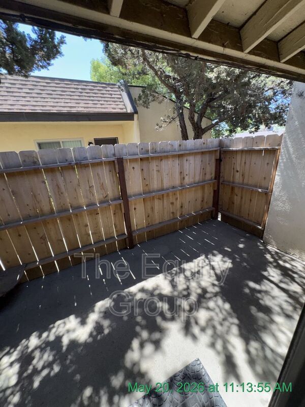 Building Photo - 1326 W Elowin Ave