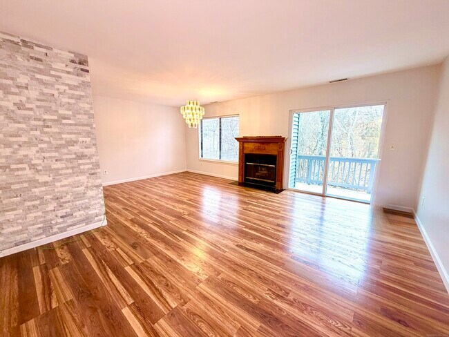 Building Photo - 14 Newtown Rd