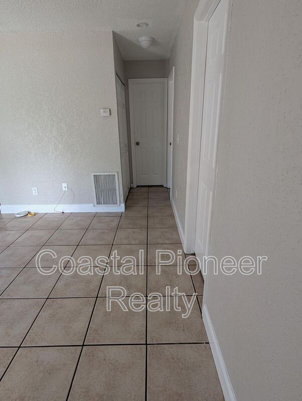 Building Photo - 5828 3rd St E