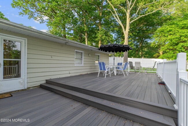 Building Photo - 2 Karen Ct