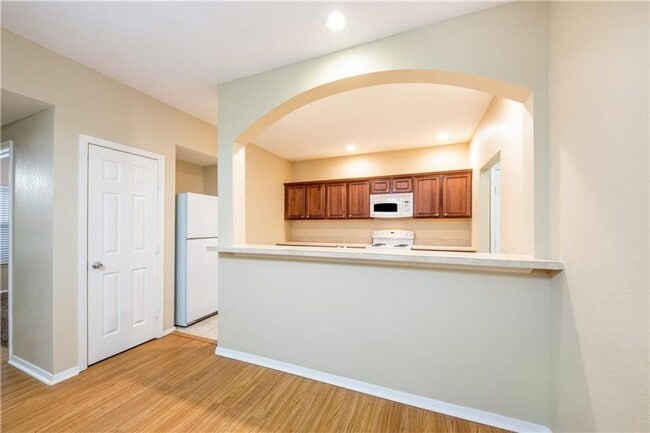 Building Photo - 2809 E 22nd St