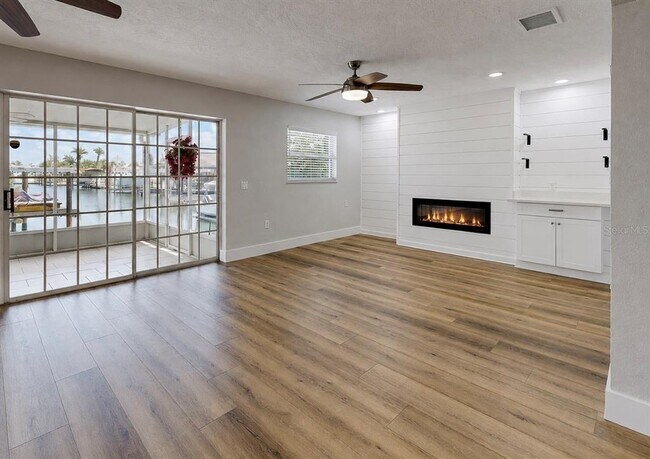 Building Photo - 6513 Abaco Dr