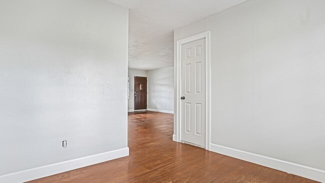 Building Photo - 5518 Riviera Dr