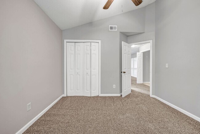 Building Photo - Charming 3 Bed, 2.5 Bath Home on a Quiet C...