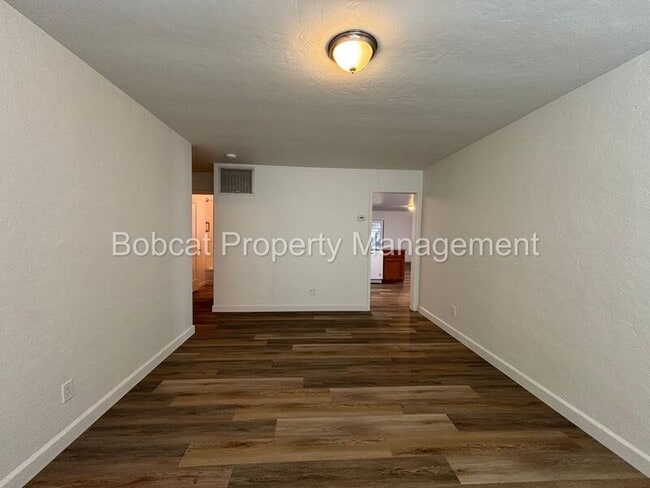 Building Photo - 509 Westview Ave