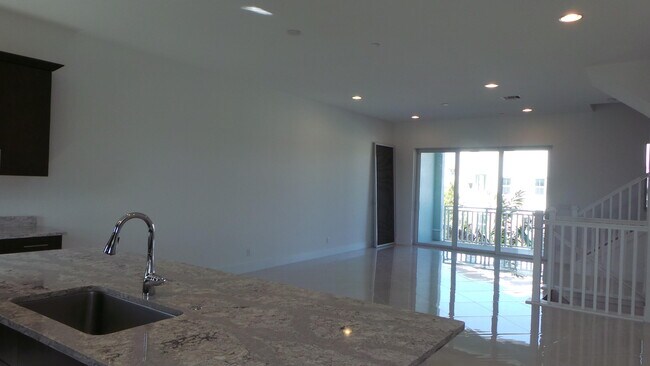 Building Photo - 3008 Franklin Pl