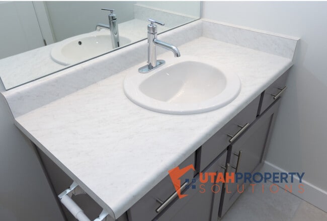 Building Photo - 408 S 980 W