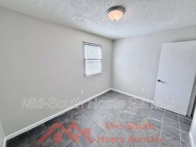 Building Photo - 3205 Madewell St