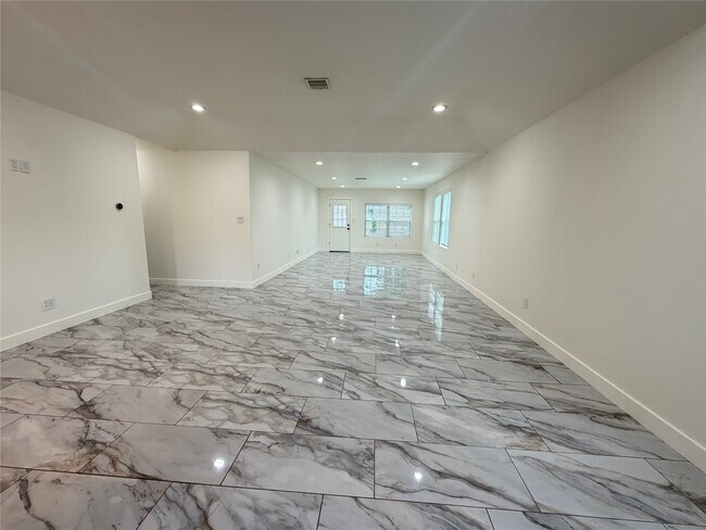 Building Photo - 1427 Kappa St