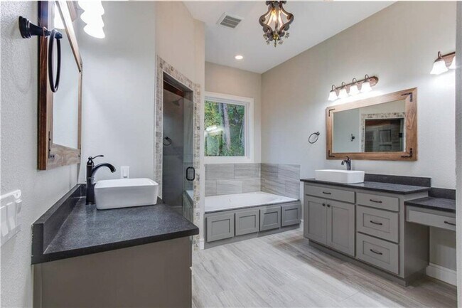 Building Photo - 16217 AR-12