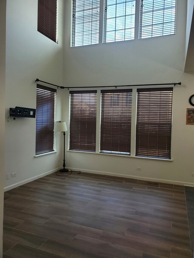 Building Photo - 10070 Cummings St