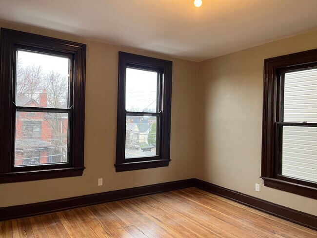 Building Photo - 1927 Scott St