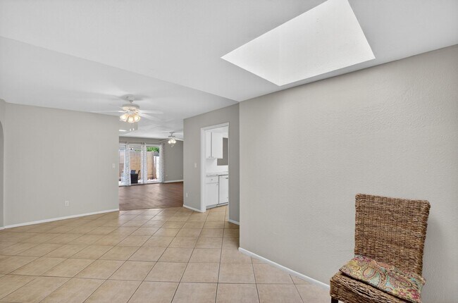 Building Photo - Modern Updated Tempe Townhome Near ASU & Downtown with Resort-Style Amenities