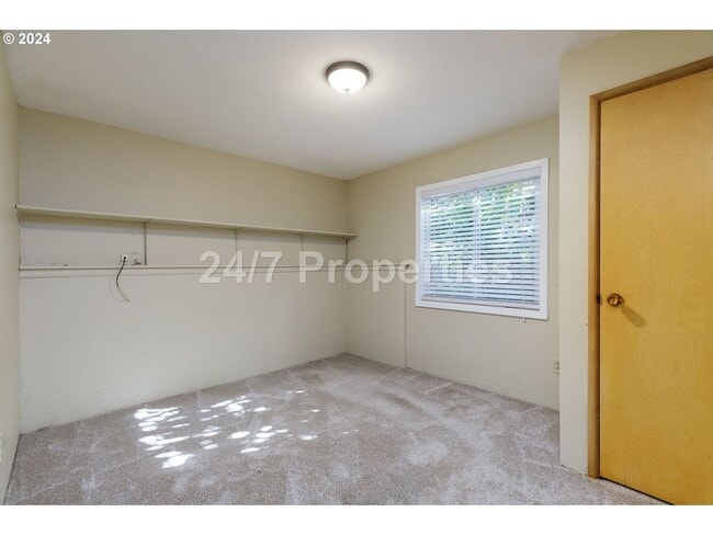 Building Photo - *1/2 OFF FIRST MONTHS RENT* Spacious 4BD I...