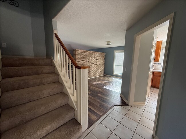 Building Photo - 523 Earls Ct Dr