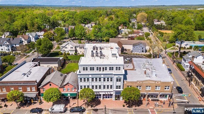 Building Photo - 246 Main St