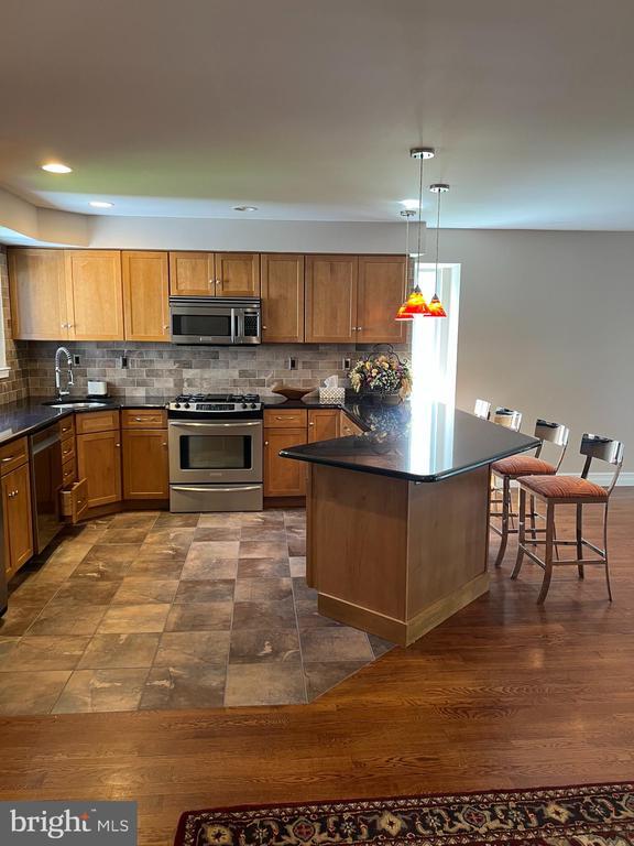 Building Photo - 511 Chanticleer