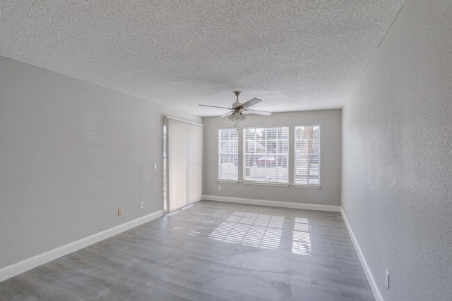 Building Photo - 1015 S Hiawassee Rd