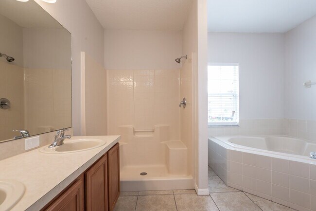 Building Photo - 1009 Dudley Dr