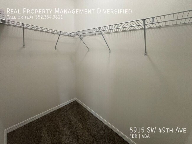 Building Photo - 5915 SW 49th Ave
