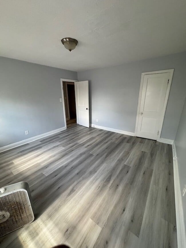 Building Photo - 3BED 2BATH $1600/MONTH!