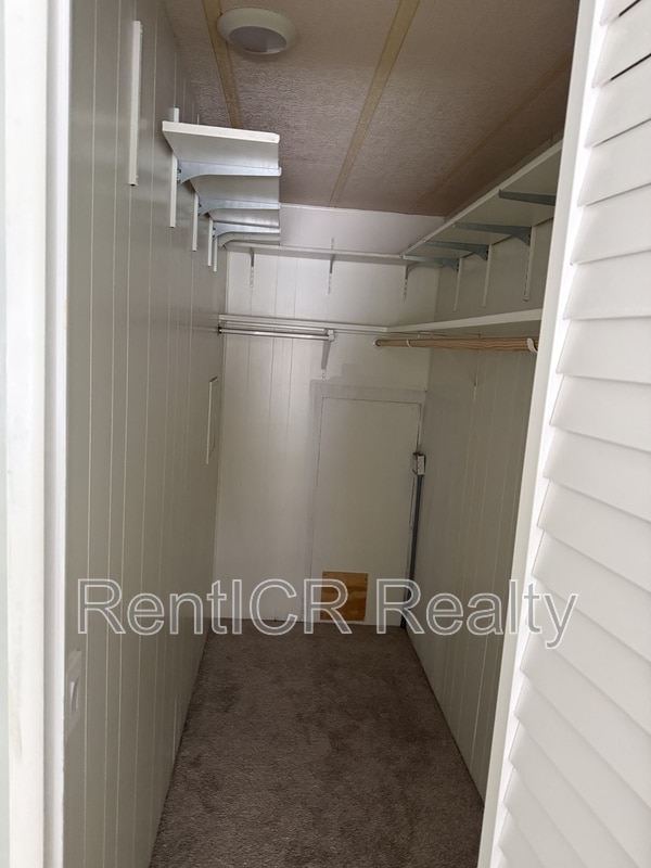 Building Photo - 245 Lake Tarpon Dr
