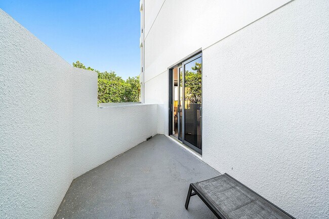 Building Photo - 120 S Ocean Blvd