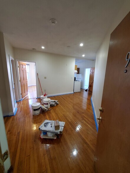 Building Photo - 376 Riverway