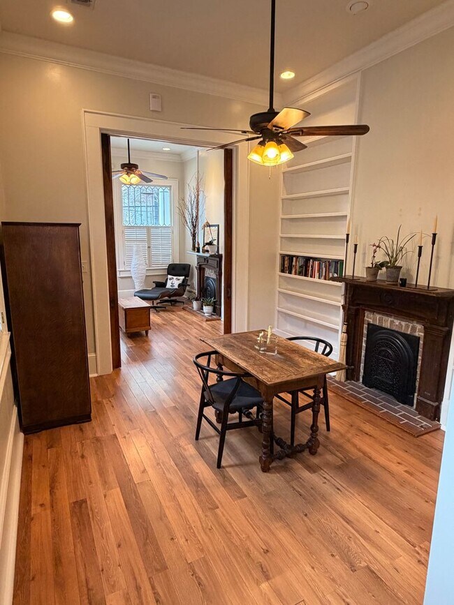 Building Photo - Gorgeous 1BD/1.5BA Uptown