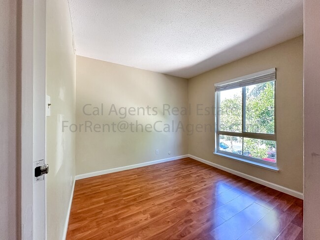 Building Photo - 2040 Sierra Rd