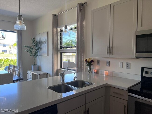 Building Photo - 8916 Madrid Cir