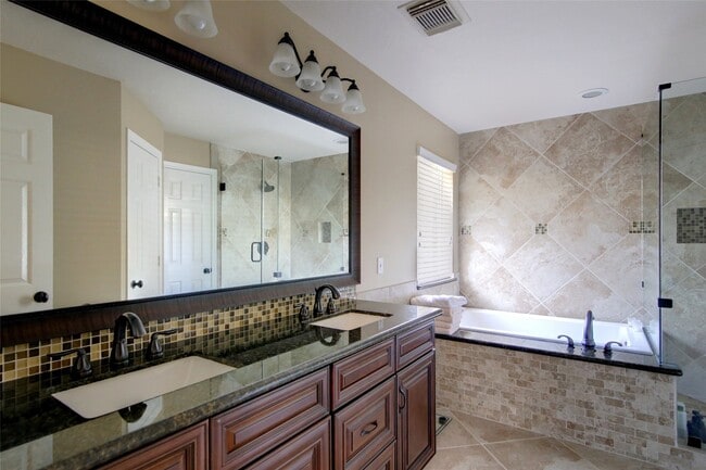 Building Photo - 142 W Russet Grove Cir