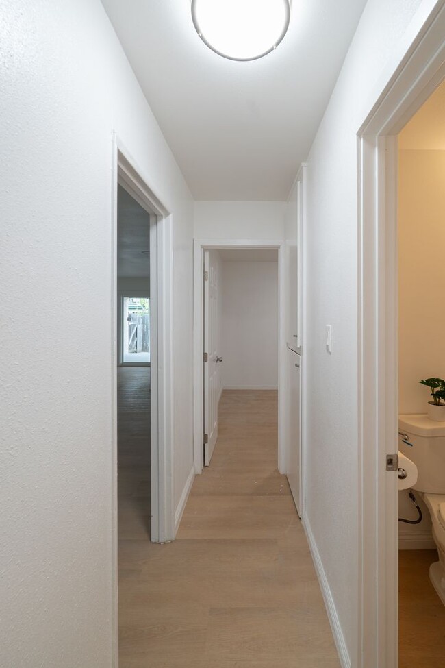 Building Photo - Charming 3 Bedrooms 2 Bathrooms Home $3,50...