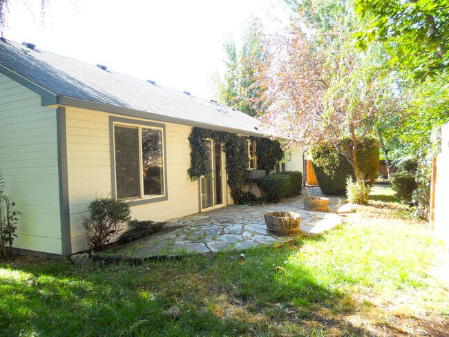 Building Photo - Charming & Private 3BR/2BA Home in a Quiet Cul-de-Sac!