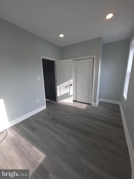 Building Photo - 1133 W Somerset St