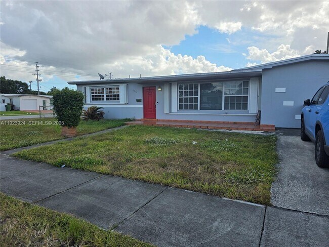 Building Photo - 1560 W 53rd Terrace