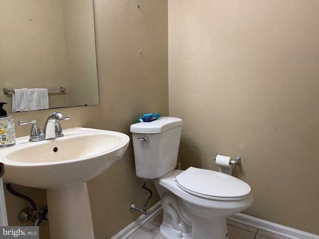 Building Photo - 3 Nathan Ct