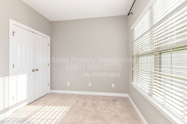 Building Photo - 15125 Jade St