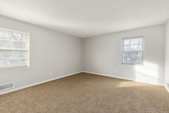 Building Photo - 3 Bed | 1.5 Bath — Comfortable Living in a Great Location