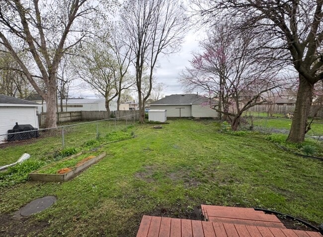 Building Photo - 536 W 4th St