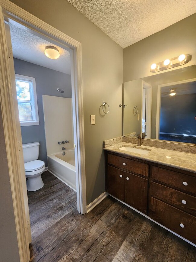 Building Photo - Bright & Inviting 3-Bedroom Home with Open...