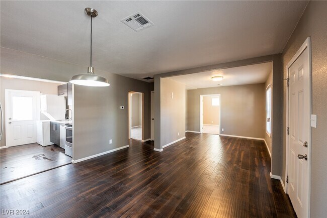 Building Photo - 227 S Texas Ave