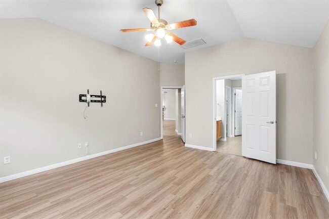 Building Photo - 2205 Speidel Dr