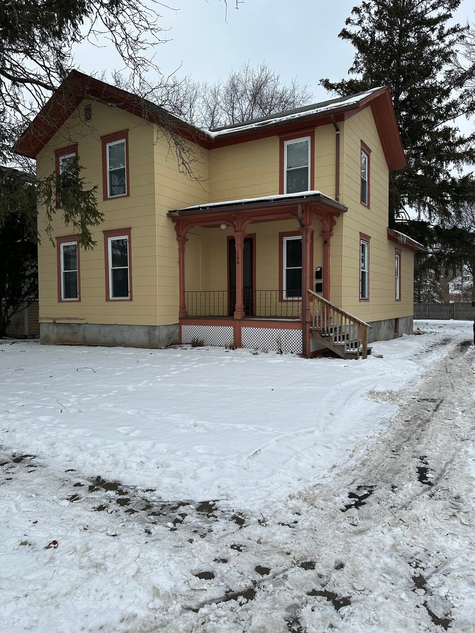 Building Photo - 144 Chapin St